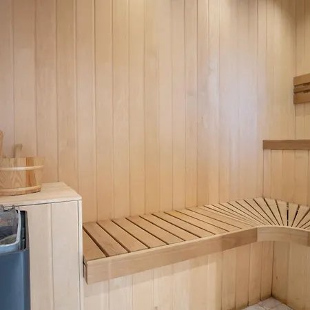 Holiday home Modern Summer House In Pot With Sauna