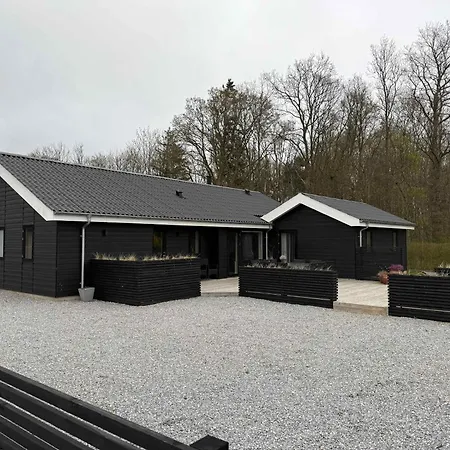 Holiday home Modern Summer House In Pot With Sauna