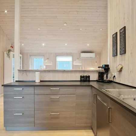 Modern Summer House In Pot With Sauna Feriehus